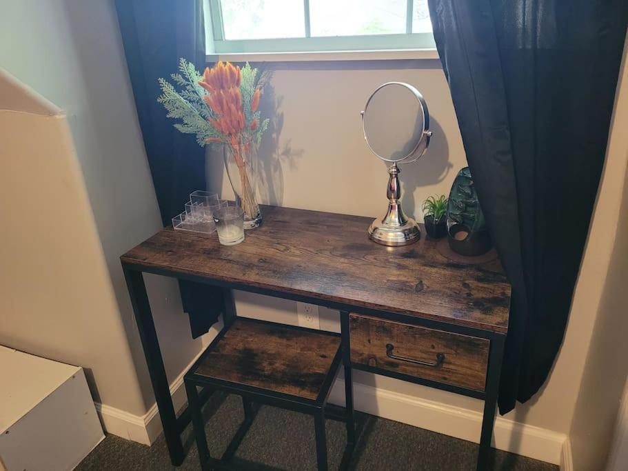 Cozy Delightful Private Near Rhodes College, Shuttle, & Vehicle Appartement Memphis
