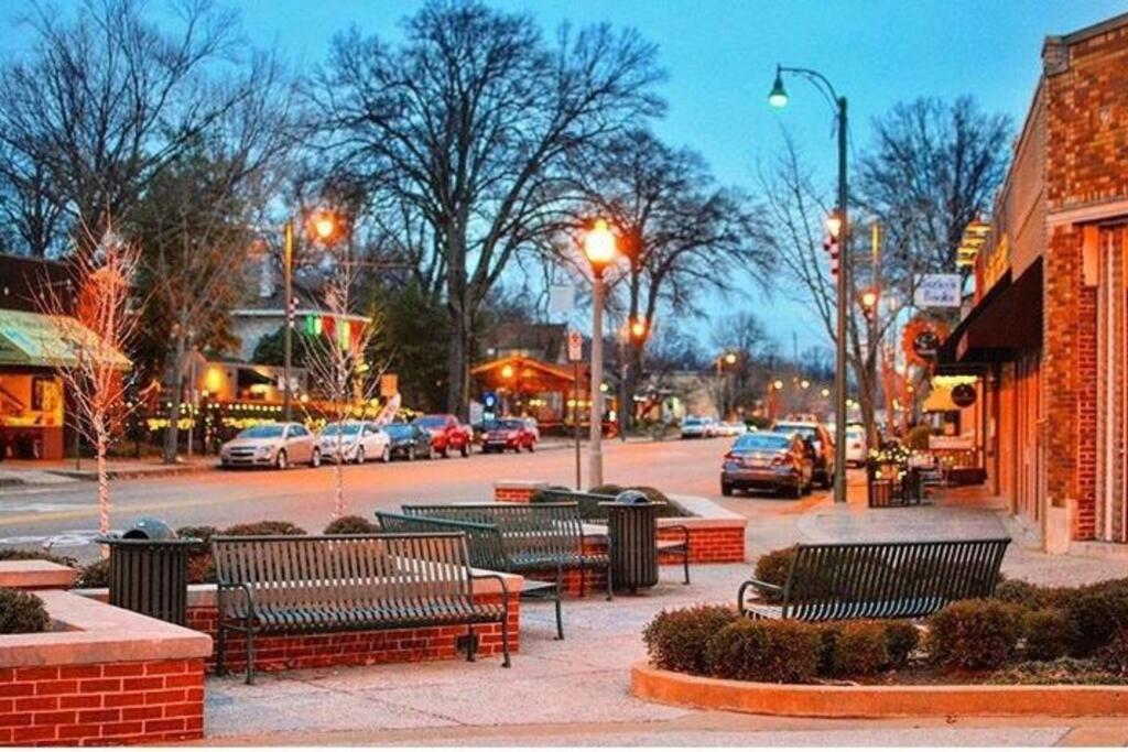 Cozy Delightful Private Near Rhodes College, Shuttle, & Vehicle Memphis