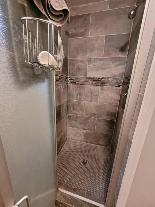Appartement Cozy Delightful Private Near Rhodes College, Shuttle, & Vehicle *